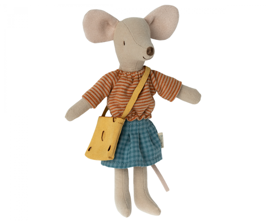 Maileg – Mother mouse with sweater, skirt and bag