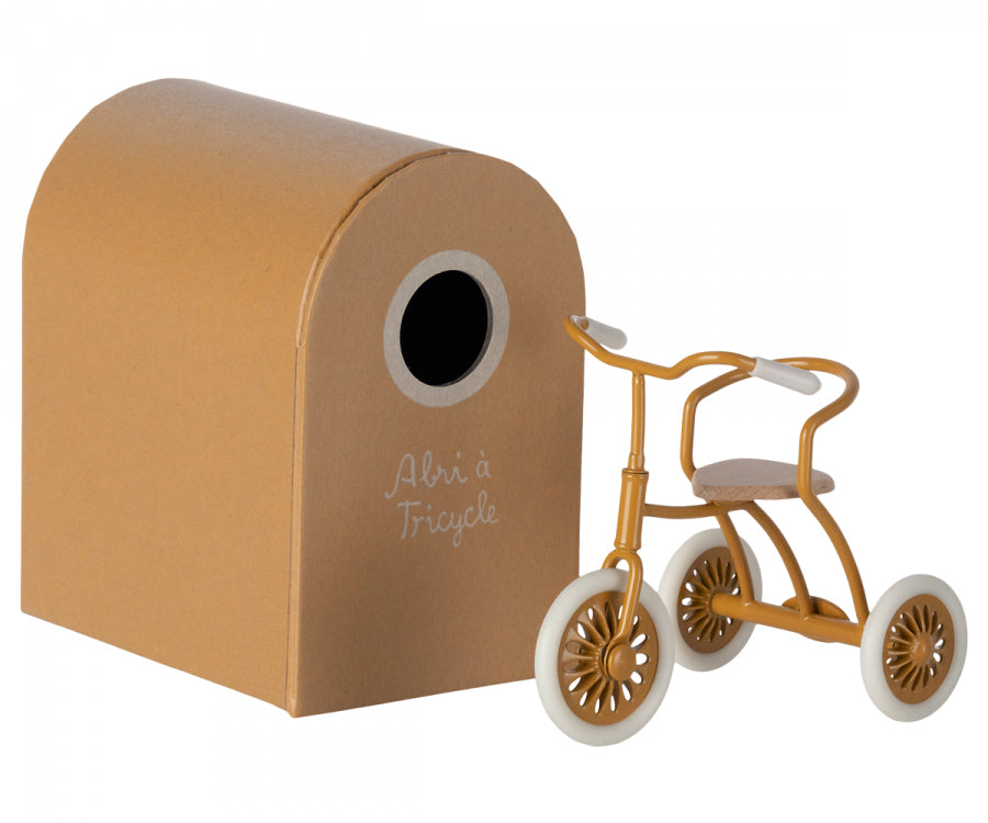 Maileg – Abri à tricycle for mouse with garage, color ocher