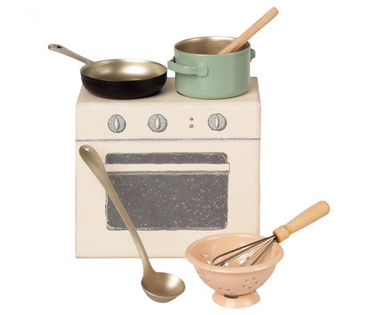 Maileg – Stove with kitchen utensils, accessories, cooking set